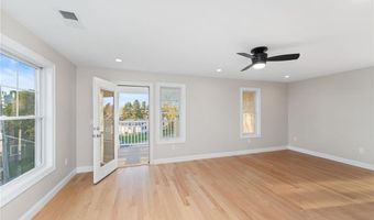 25 Scallop Shell Rd, Narragansett, RI 02882