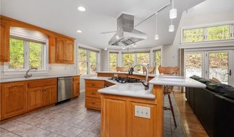 825 Woonsocket Hill Rd, North Smithfield, RI 02896