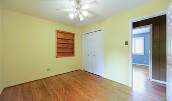 50 W Oak Hill Dr, Ballwin, MO 63021