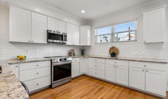 925 DECATUR St NW, Washington, DC 20011