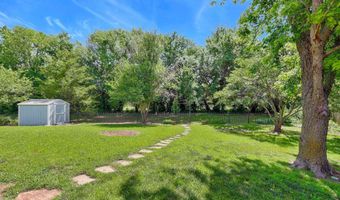 324 N Lakeside Dr, Andover, KS 67002