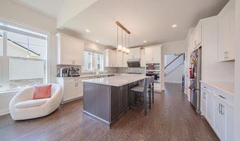 3081 N Spurway Dr, Ann Arbor, MI 48105