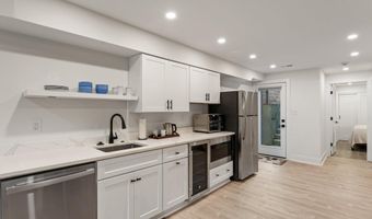 922 8TH St NE, Washington, DC 20002