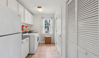 40 North Cir, Aberdeen, NJ 07747