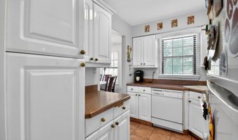 1311 Wellington Pl, Aberdeen, NJ 07747