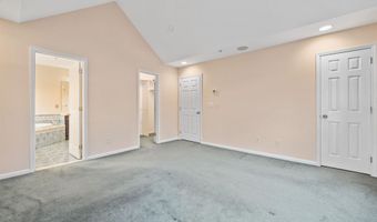 4 BOATWORKS Dr, Bayonne, NJ 07002