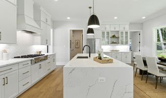 8202 MOCKINGBIRD Dr, Annandale, VA 22003