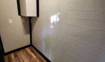 23 W Anderson St, Aurora, MO 65605