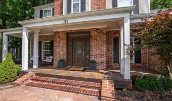 742 Arbor Ridge Ct, Ballwin, MO 63021