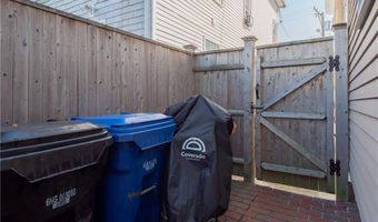 14 Lee Ave, Newport, RI 02840