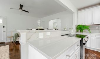 4010 Hiddenbrook Dr, Charlotte, NC 28205