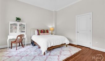 221 E 32nd St, Savannah, GA 31401