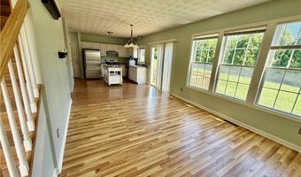 125 Goldenrod Dr, Middletown, RI 02842