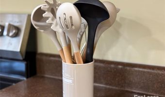 5 Elmore St, Asheville, NC 28804