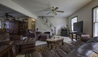 1625 Jay Ct, Aurora, MO 65605