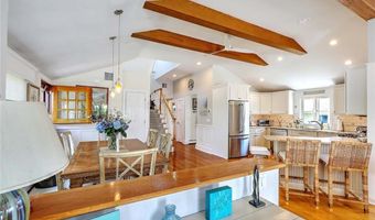 33 Withington Rd, Narragansett, RI 02882