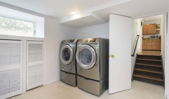 16 Dune Ln, Amagansett, NY 11930