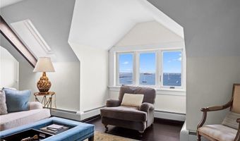 127 Harrison Ave 7, Newport, RI 02840