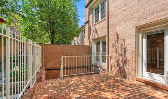 2345 S ROLFE St S, Arlington, VA 22202
