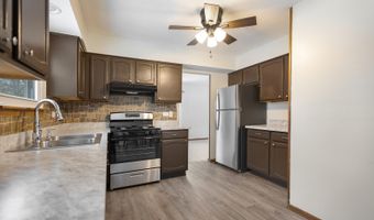 820 Red Coach Ln, Algonquin, IL 60102