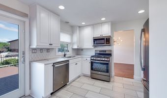 1233 N Hickory Trl, Addison, IL 60101