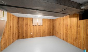 412 S 1st Ave, Brandon, SD 57005