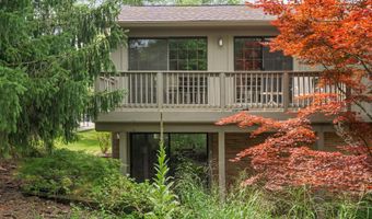 2250 Rivenoak Ct, Ann Arbor, MI 48103