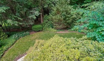 9009 CHARRED OAK Dr, Bethesda, MD 20817