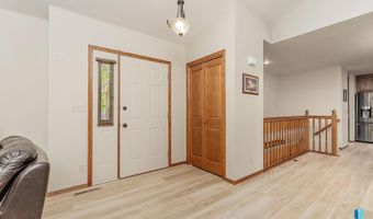 505 N Oak Ridge Rd, Brandon, SD 57005