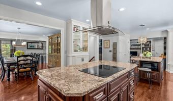 11806 E Arbor Dr, Anchorage, KY 40223