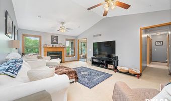 325 WOODLAND Dr, Andalusia, IL 61232