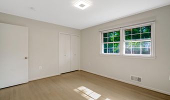 3820 WINTERSET Dr, Annandale, VA 22003