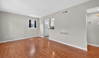340 Hillcrest Blvd, Ballwin, MO 63021