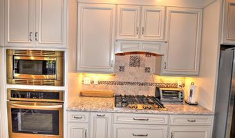 4 Symphony Ave, Bayville, NJ 08721