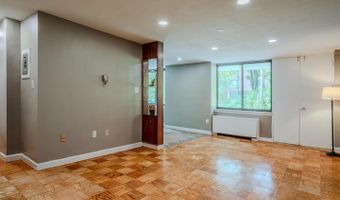 4390 LORCOM Ln #102, Arlington, VA 22207