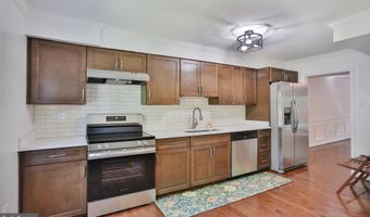 2402 WINDBREAK Dr, Alexandria, VA 22306