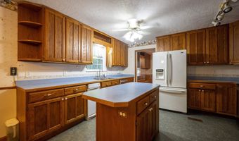 1690 Fairway Dr, Batesville, AR 72501