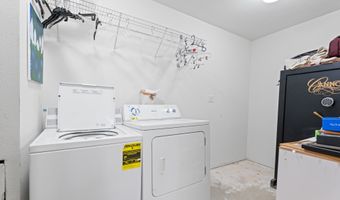 21358 OAK Ln, Aurora, OR 97002