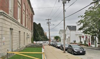31 Franklin St 2, Newport, RI 02840