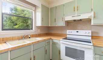 8428 Clear Meadow Ln, Charlotte, NC 28227