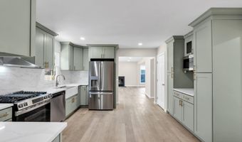 5 Buxton Ct, Barnegat, NJ 08005