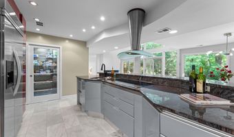 6829 LITTLE RIVER Tpke, Annandale, VA 22003