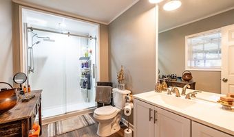 4506 Chateau Dr, Albany, GA 31721