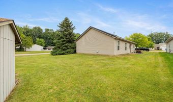 421 Manahan Dr, Angola, IN 46703