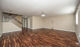 537 Treetop Village Dr, Ballwin, MO 63021