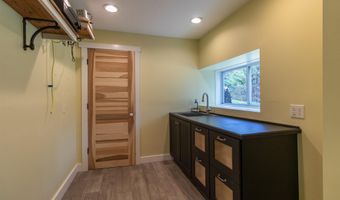 29 Dashney Rd, Burke, VT 05832