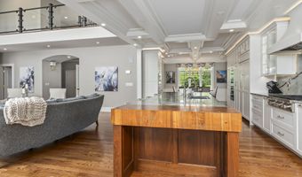 1 Stoneridge Dr, Albany, NY 12211