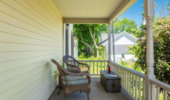 21 Elm St, Belfast, ME 04915
