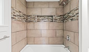 38 Newbury St, Auburn, ME 04210