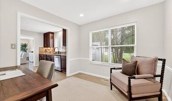 701 Kehrs Mill Rd, Ballwin, MO 63011